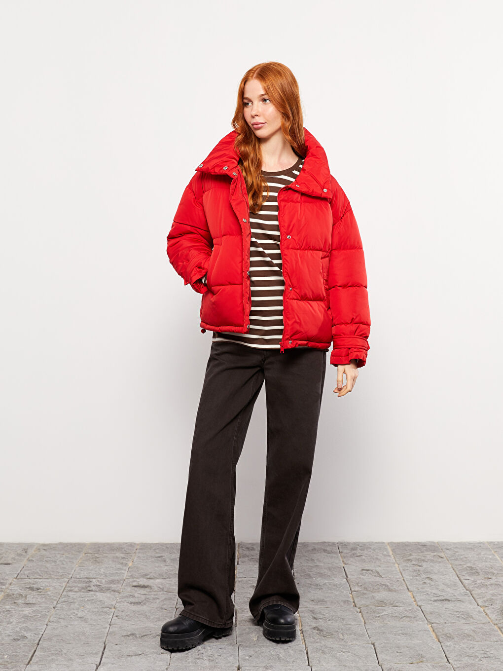 Kırmızı Dik Yaka Düz Uzun Kollu Kadın Şişme Mont-1