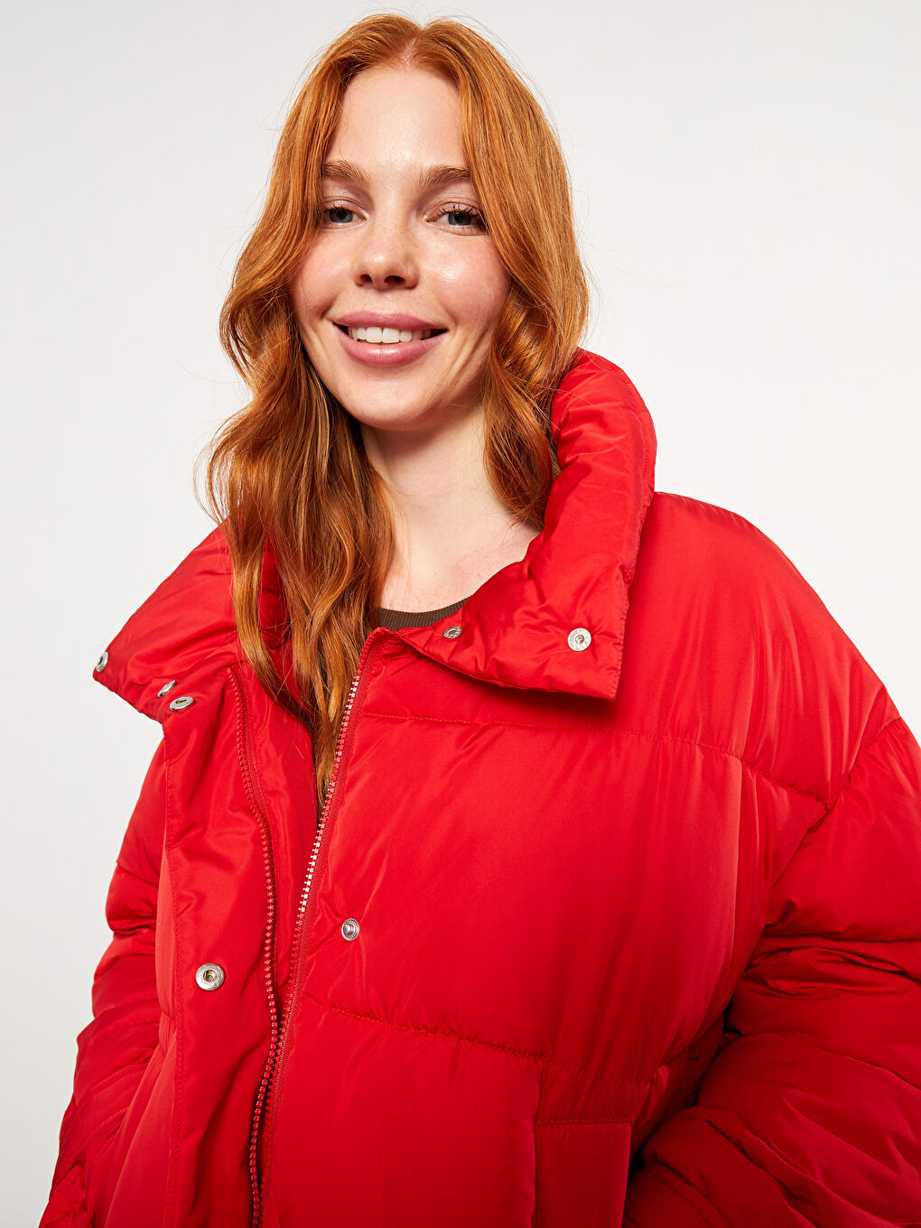 Kırmızı Dik Yaka Düz Uzun Kollu Kadın Şişme Mont-2