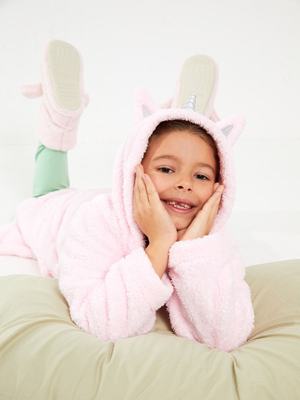 Pembe 3D Aplike Detaylı Kapüşonlu Kız Çocuk Sabahlık-1