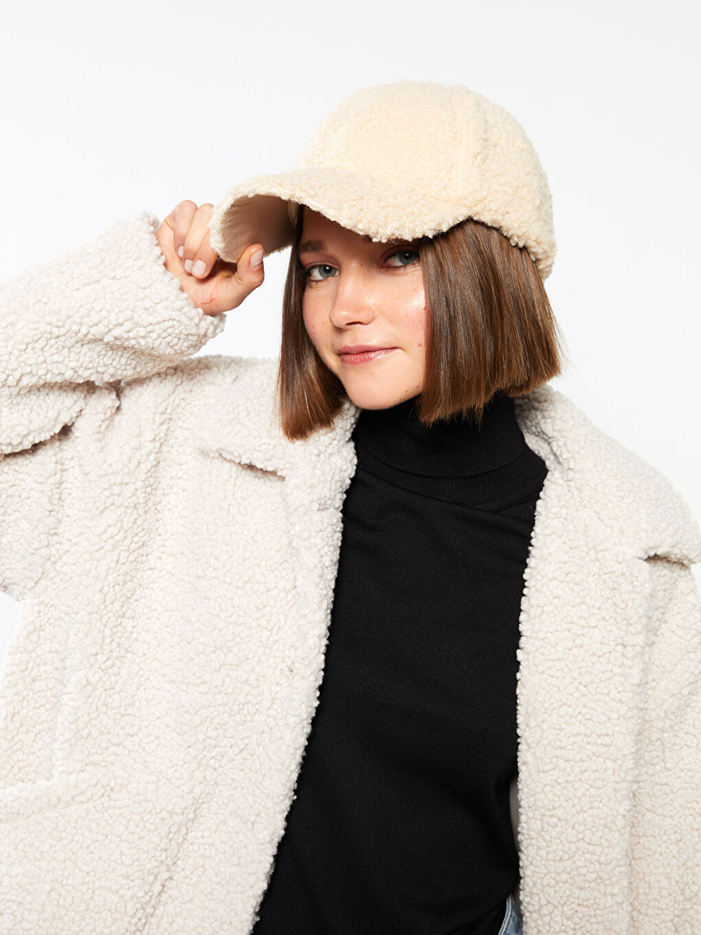 Bej Kürk Görünümlü Kadın Kep Şapka-1