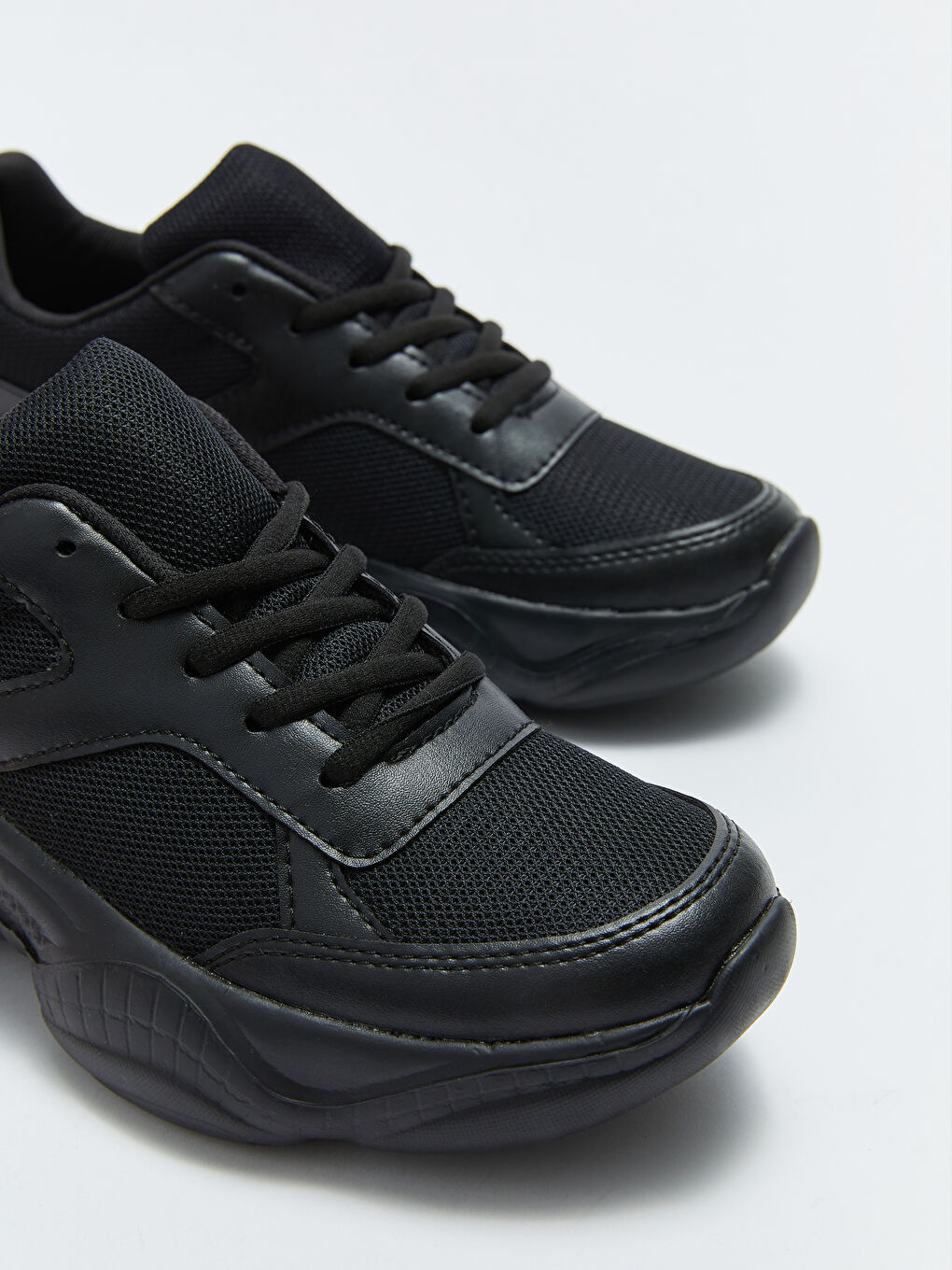 Siyah Bağcıklı Kalın Taban Kadın Aktif Spor Ayakkabı-2