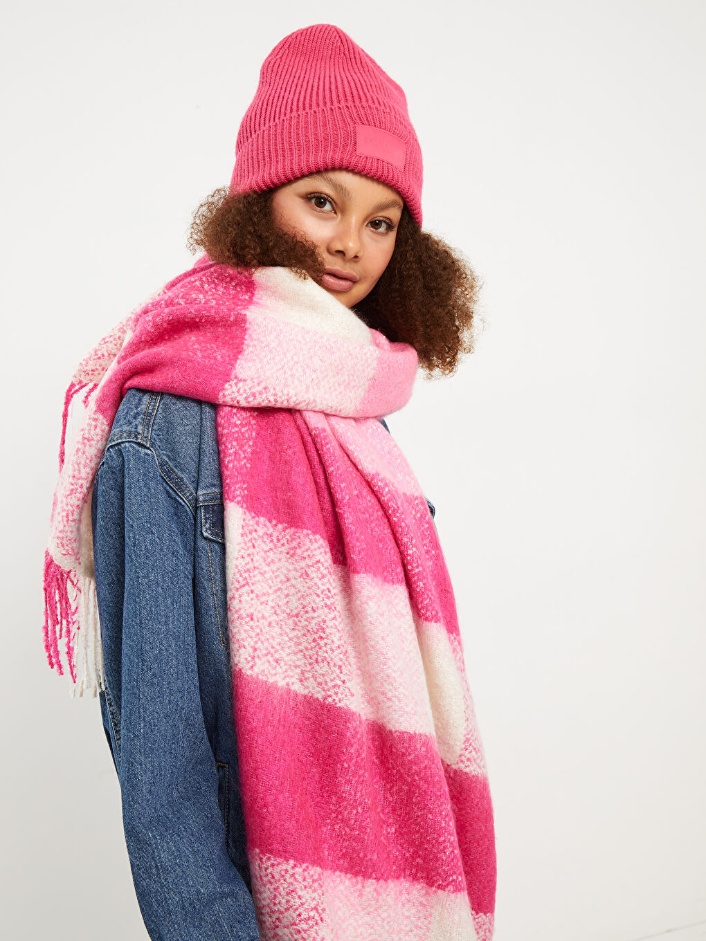 Pembe Ekose Desenli Saçaklı Kadın Atkı-1