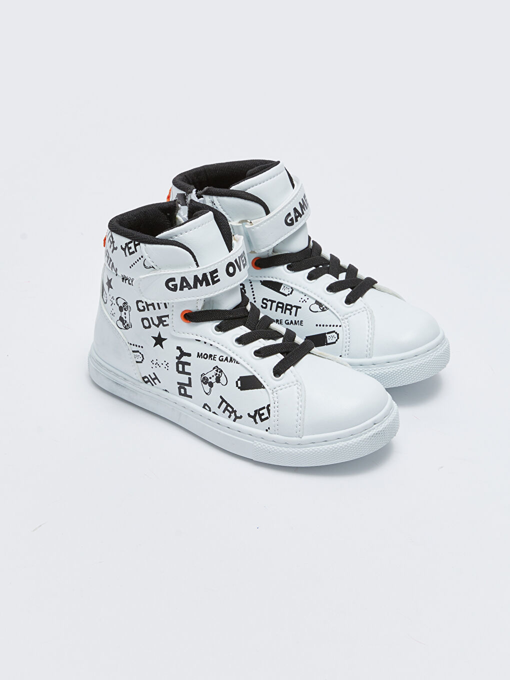 Beyaz Baskılı Cırt Cırt ve Fermuar Kapamalı Erkek Çocuk Bot