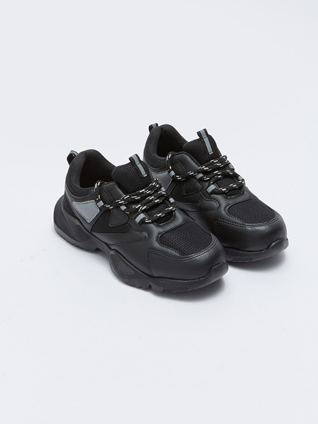 Siyah Bağcıklı Erkek Çocuk Aktif Spor Ayakkabı