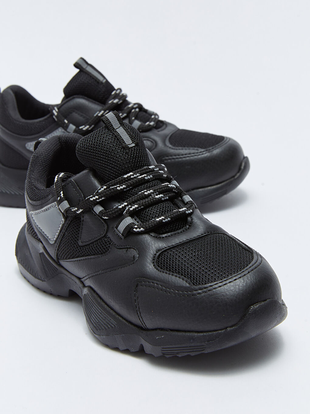 Siyah Bağcıklı Erkek Çocuk Aktif Spor Ayakkabı-2