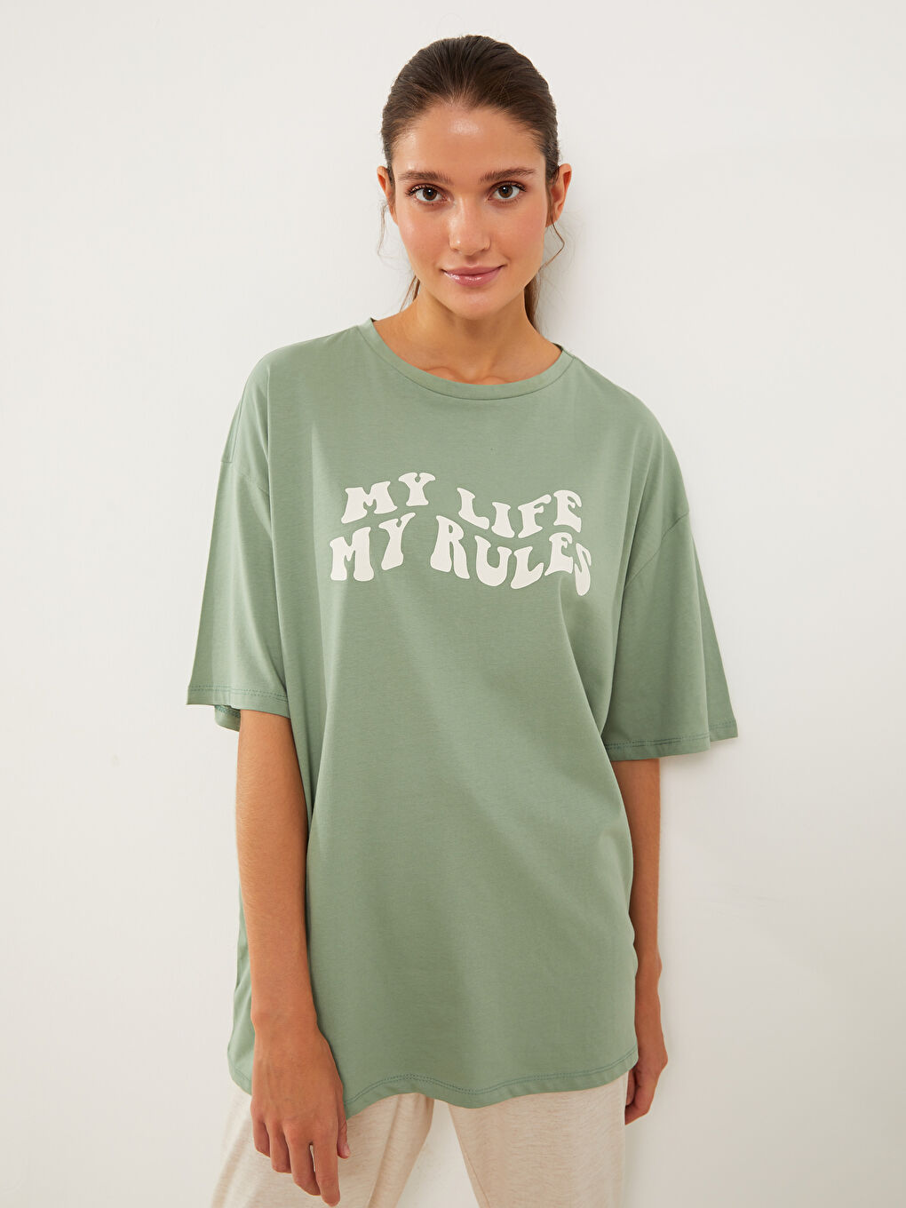 طقم بيجامة بياقة دائرية كم قصير مطبوع للسيدات-1