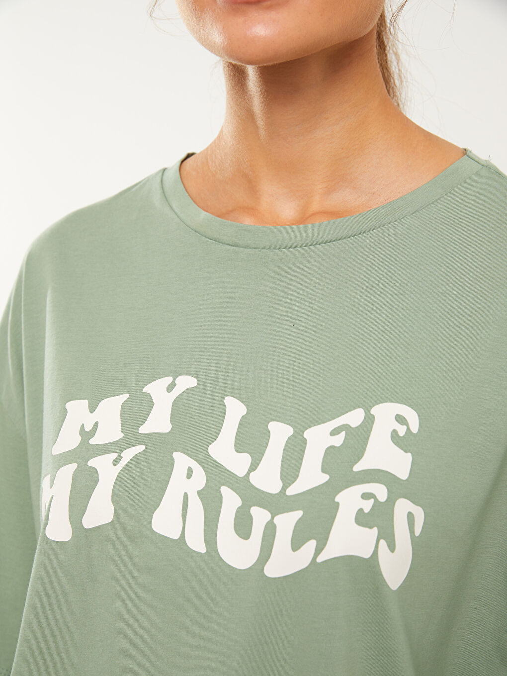 طقم بيجامة بياقة دائرية كم قصير مطبوع للسيدات-3