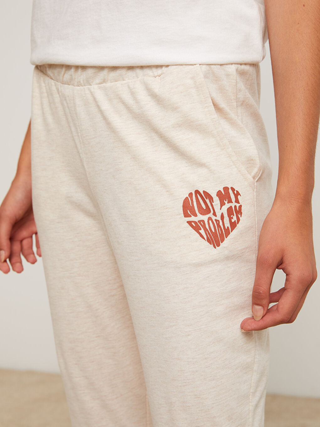 قيعان بيجامة جوجر مطبوعة بخصر مرن للسيدات-2