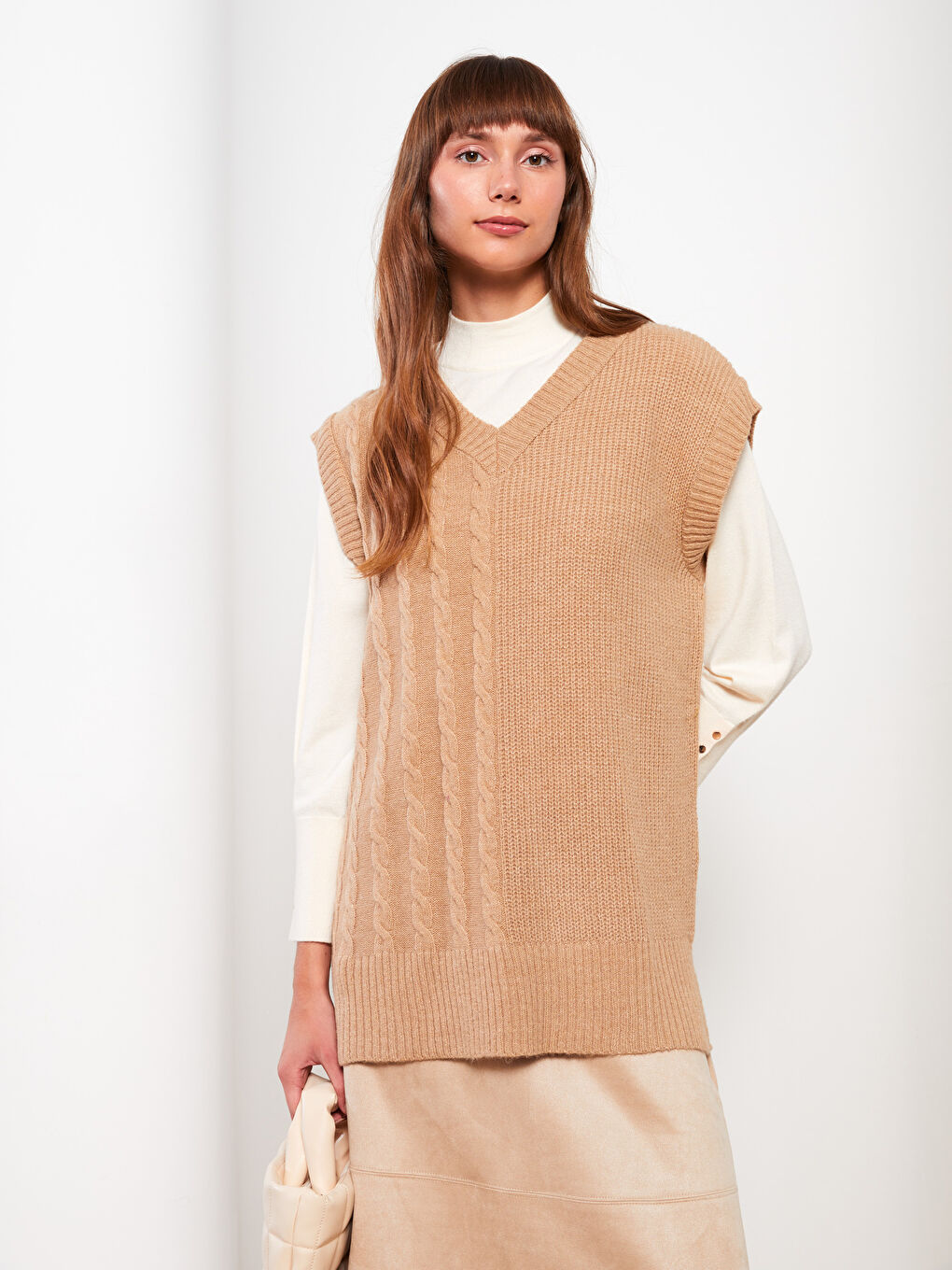 Bej Kadın V Yaka Düz Triko Süveter