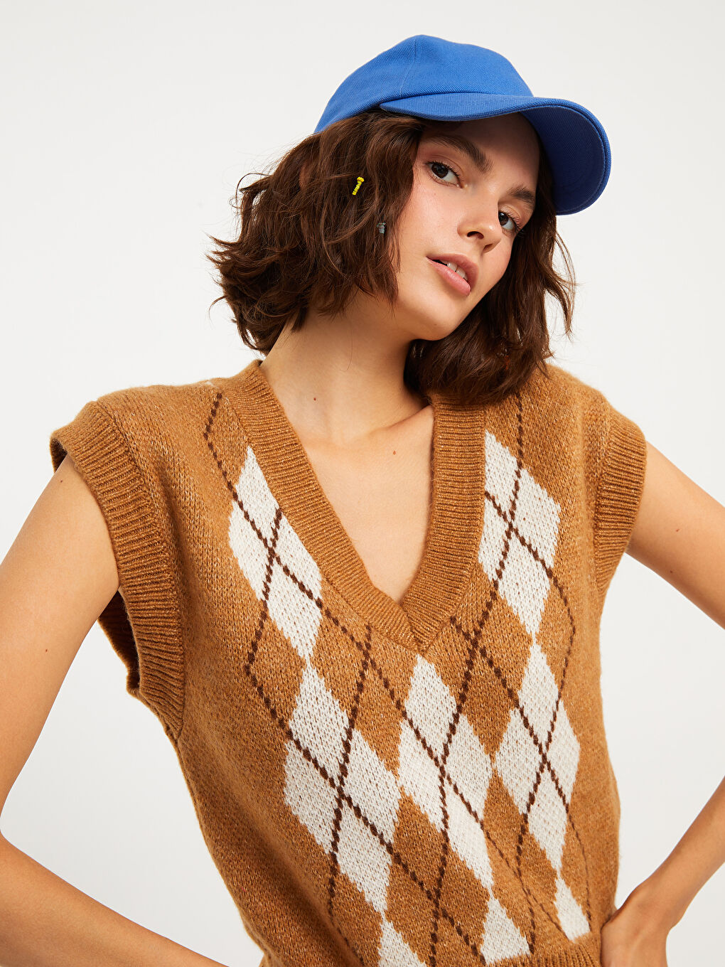 Kahverengi V Yaka Desenli Kadın Triko Süveter-1