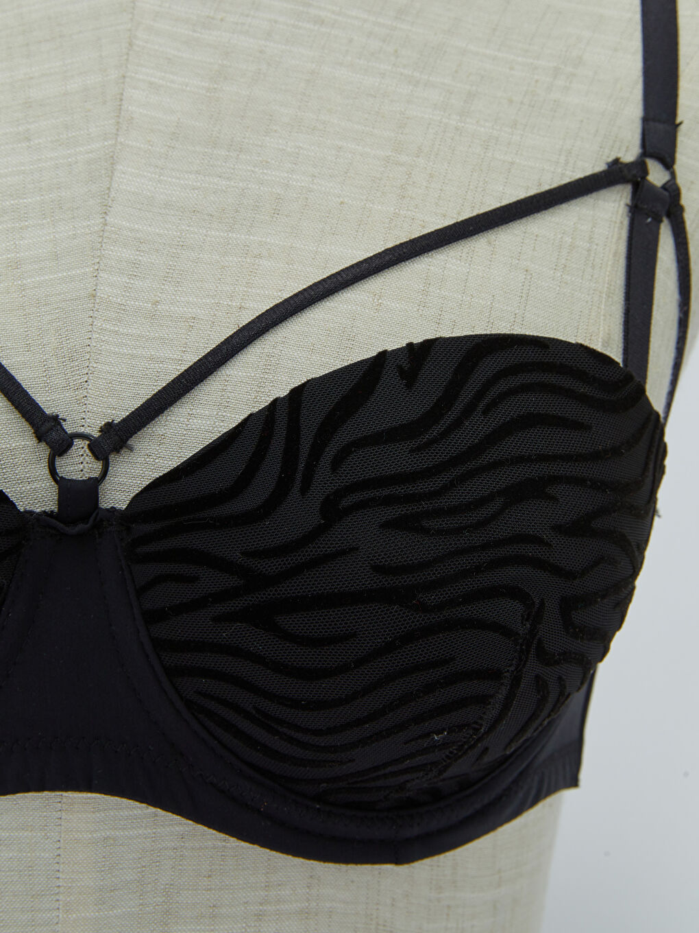 Siyah Balenli Yarım Dolgulu Desenli Fantezi Straplez Sütyen-2