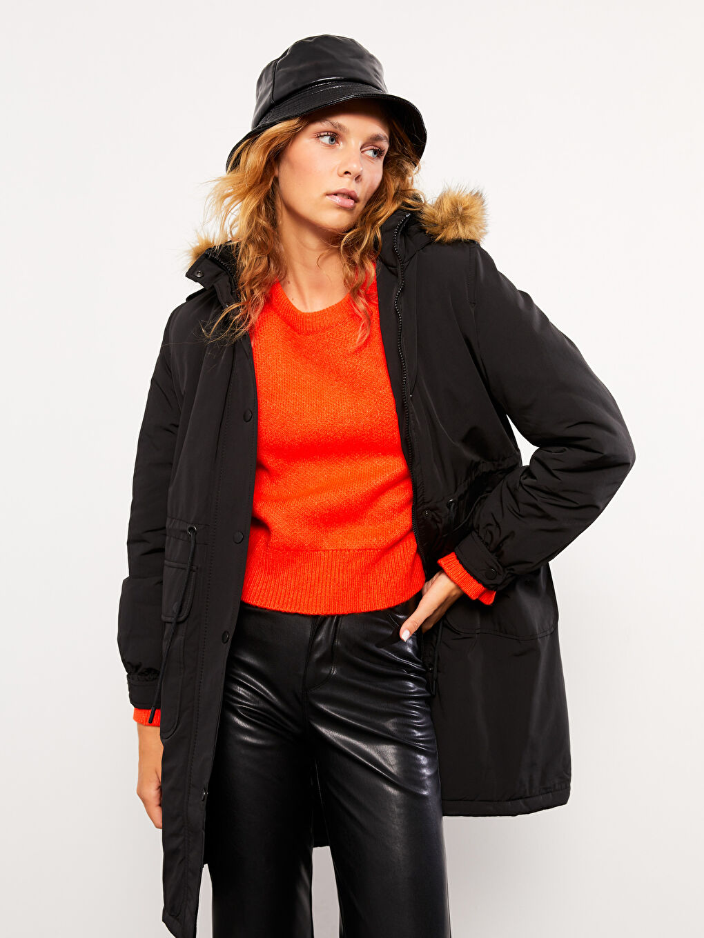 Siyah Kadın Kapüşonlu Düz Parka