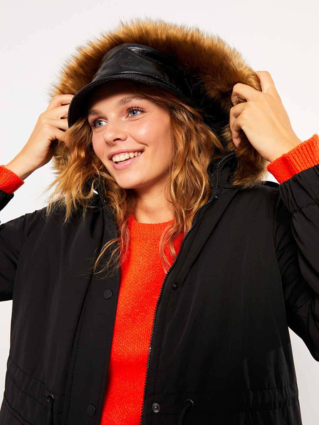 Siyah Kadın Kapüşonlu Düz Parka-3