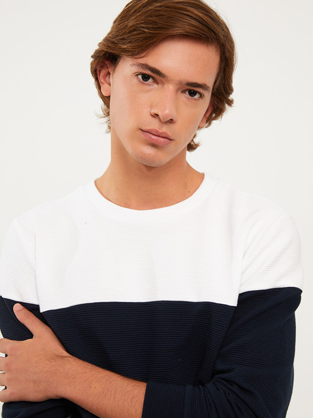 سويت شيرت بلوك الألوان كم طويل بياقة دائرية للرجال-2