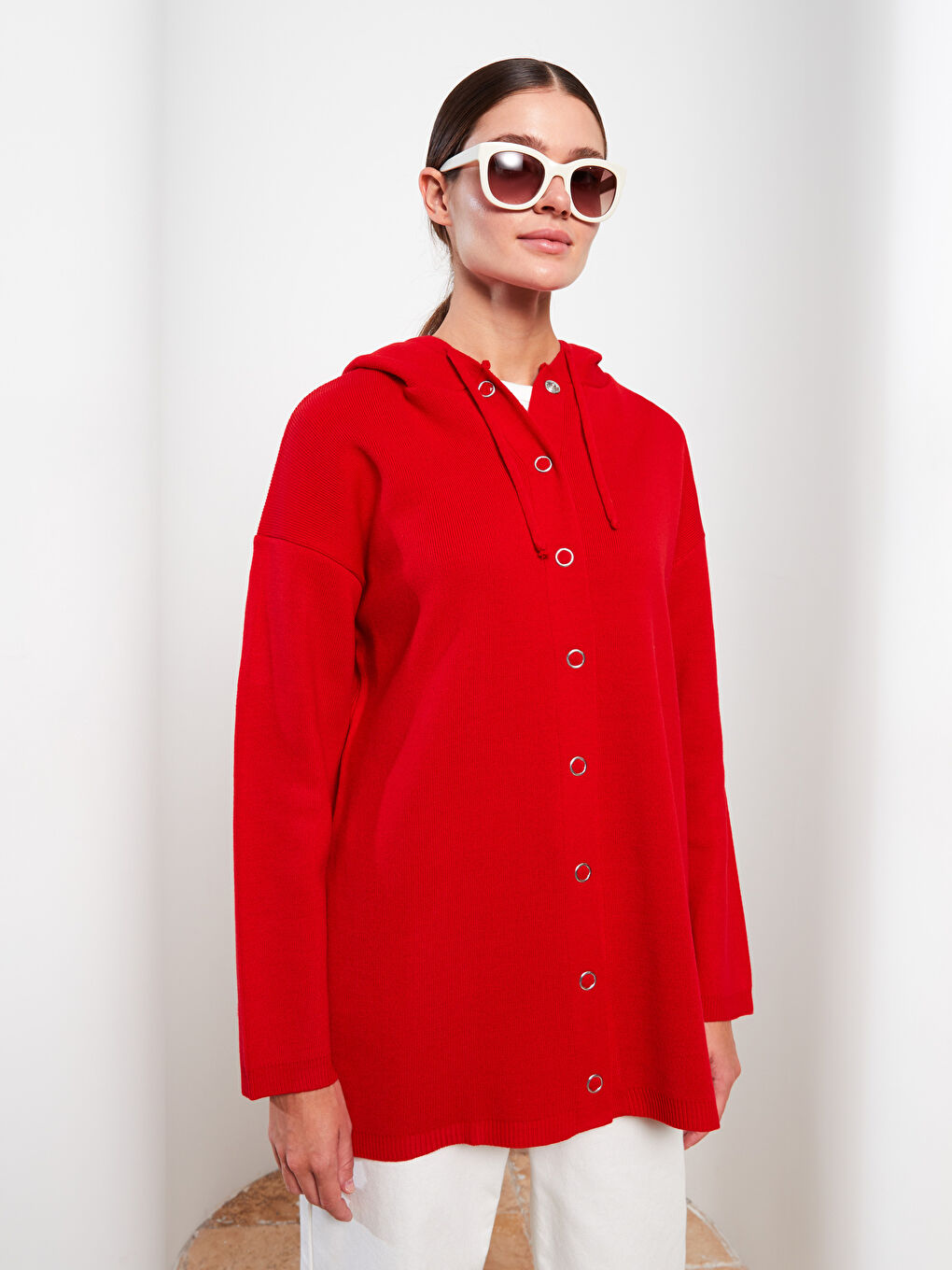 Kırmızı Kapüşonlu Düz Uzun Kollu Kadın Triko Hırka-1