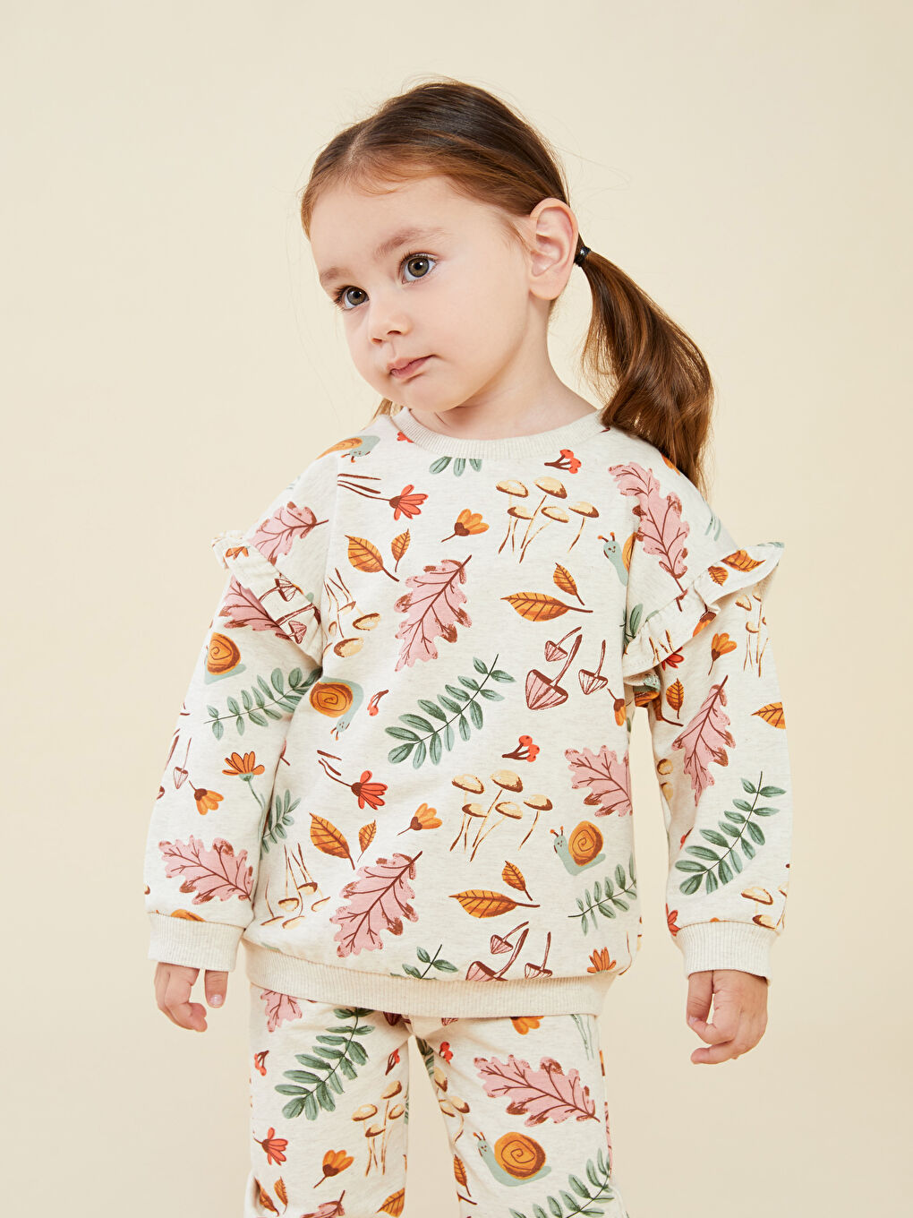 Комплект из 2 предметов: Толстовка с круглым вырезом, длинными рукавами и принтом для малышек и спортивные штаны-1