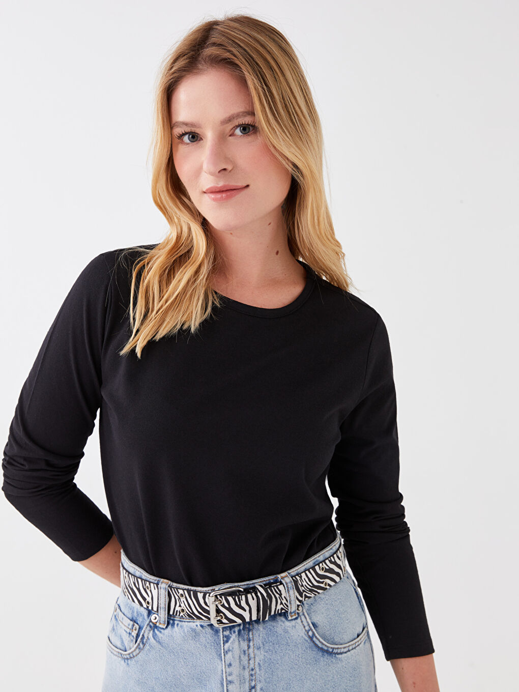 Siyah Bisiklet Yaka Düz Uzun Kollu Kadın Tişört