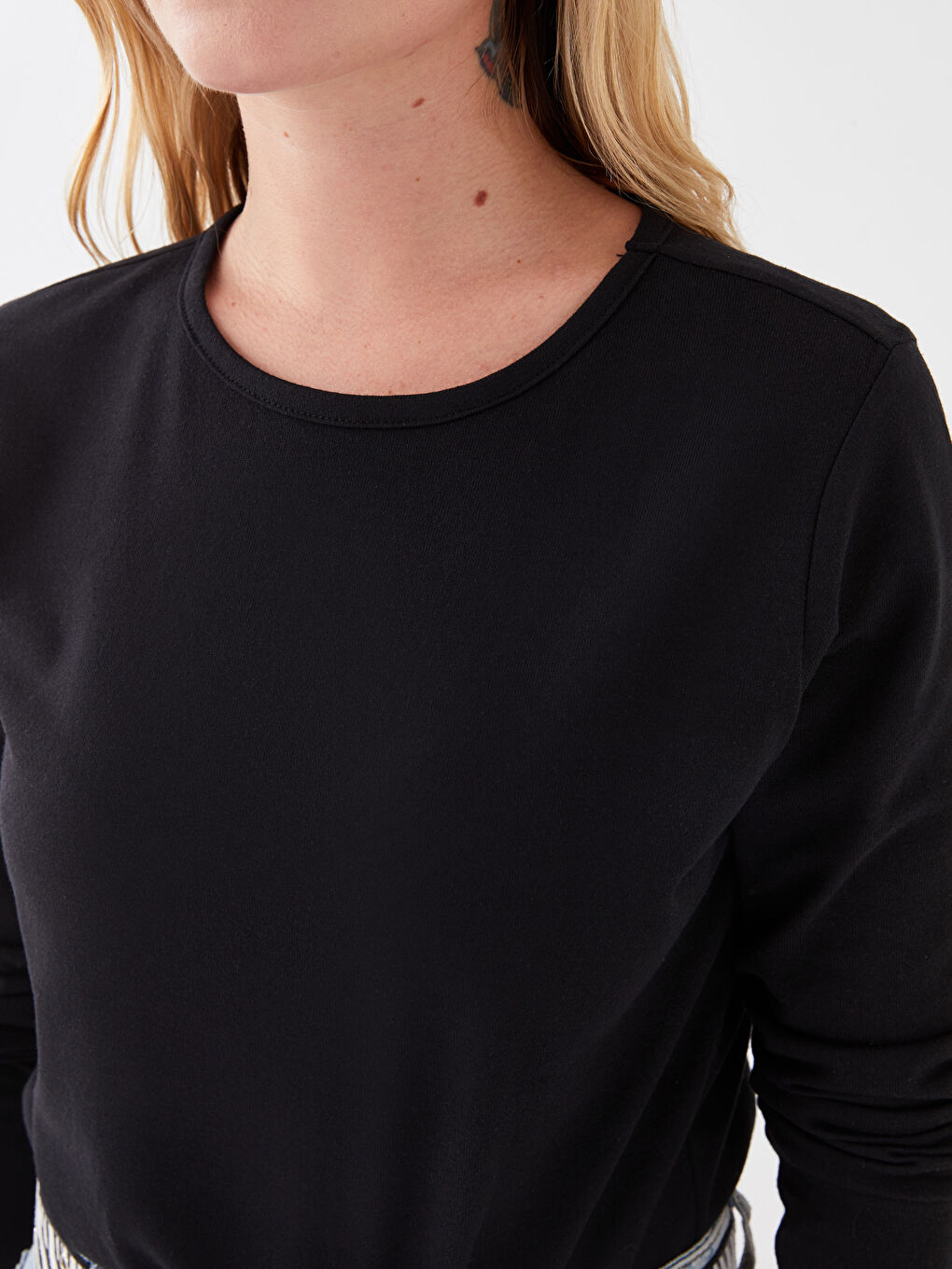 Siyah Bisiklet Yaka Düz Uzun Kollu Kadın Tişört-3