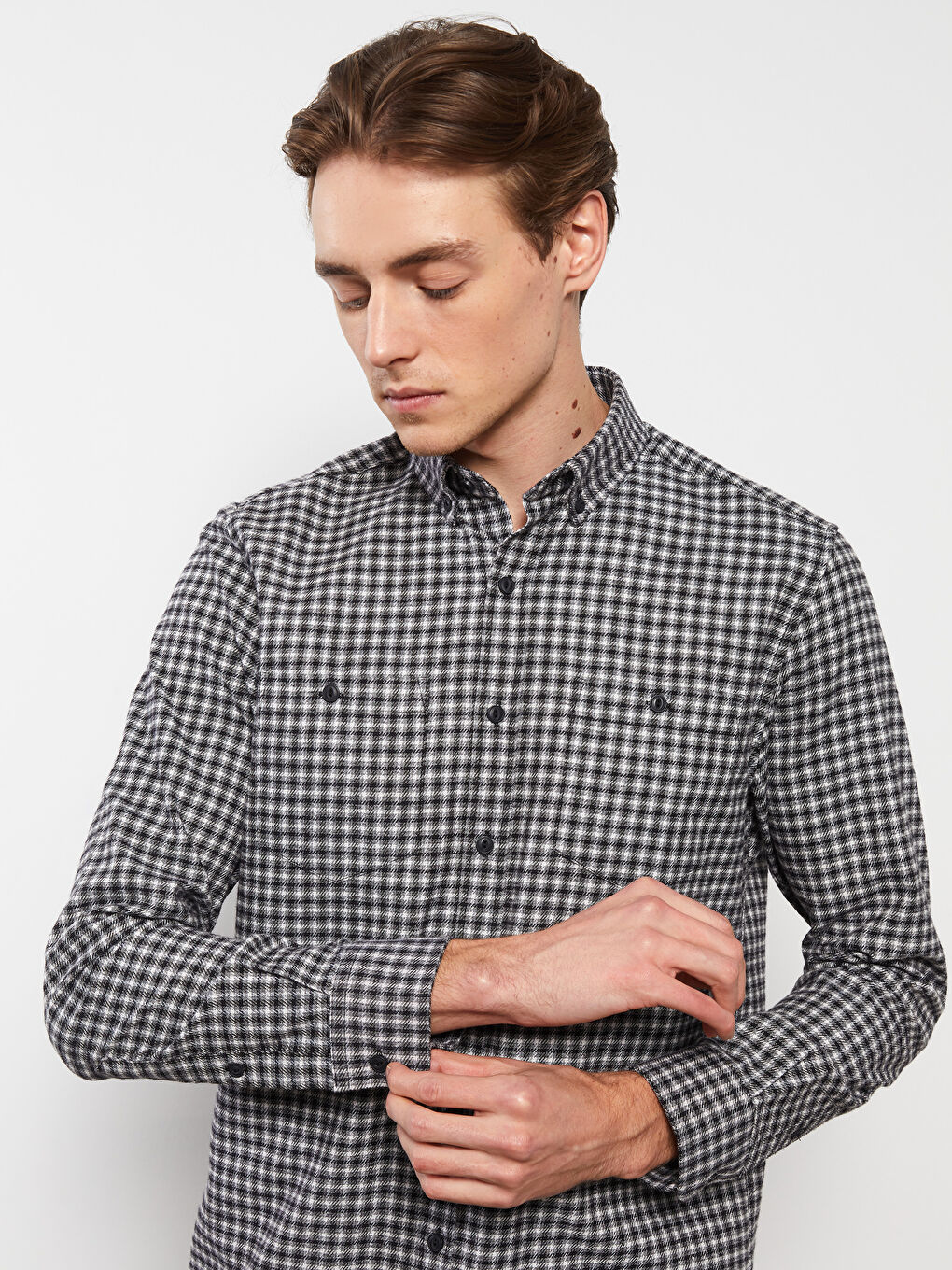 LCWAIKIKI Classic Regular Fit Long Sleeve Plaid Gabardine Men's Shirt -W2CA44Z8-LKX