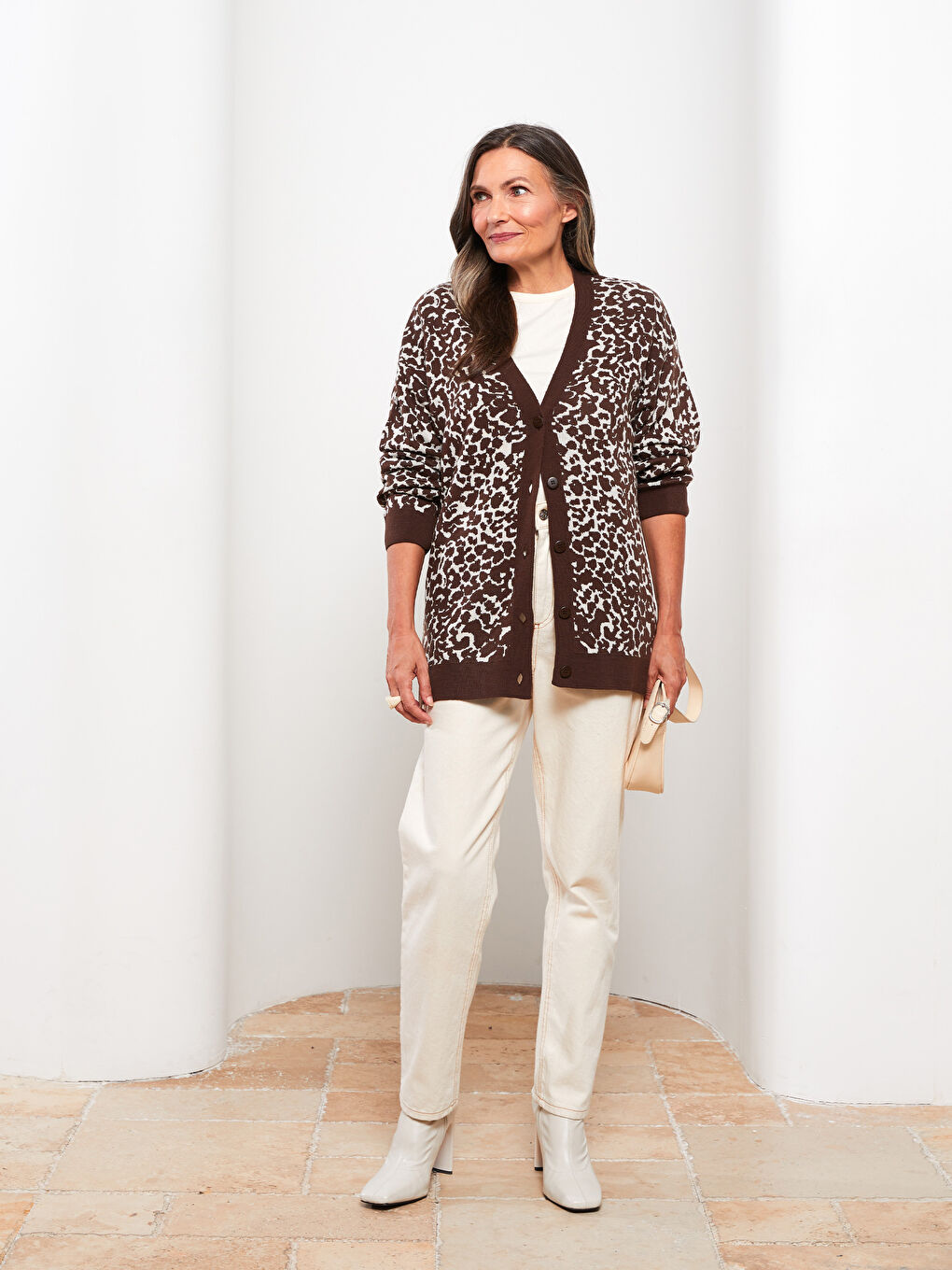 Kahverengi V Yaka Desenli Kadın Triko Hırka-2