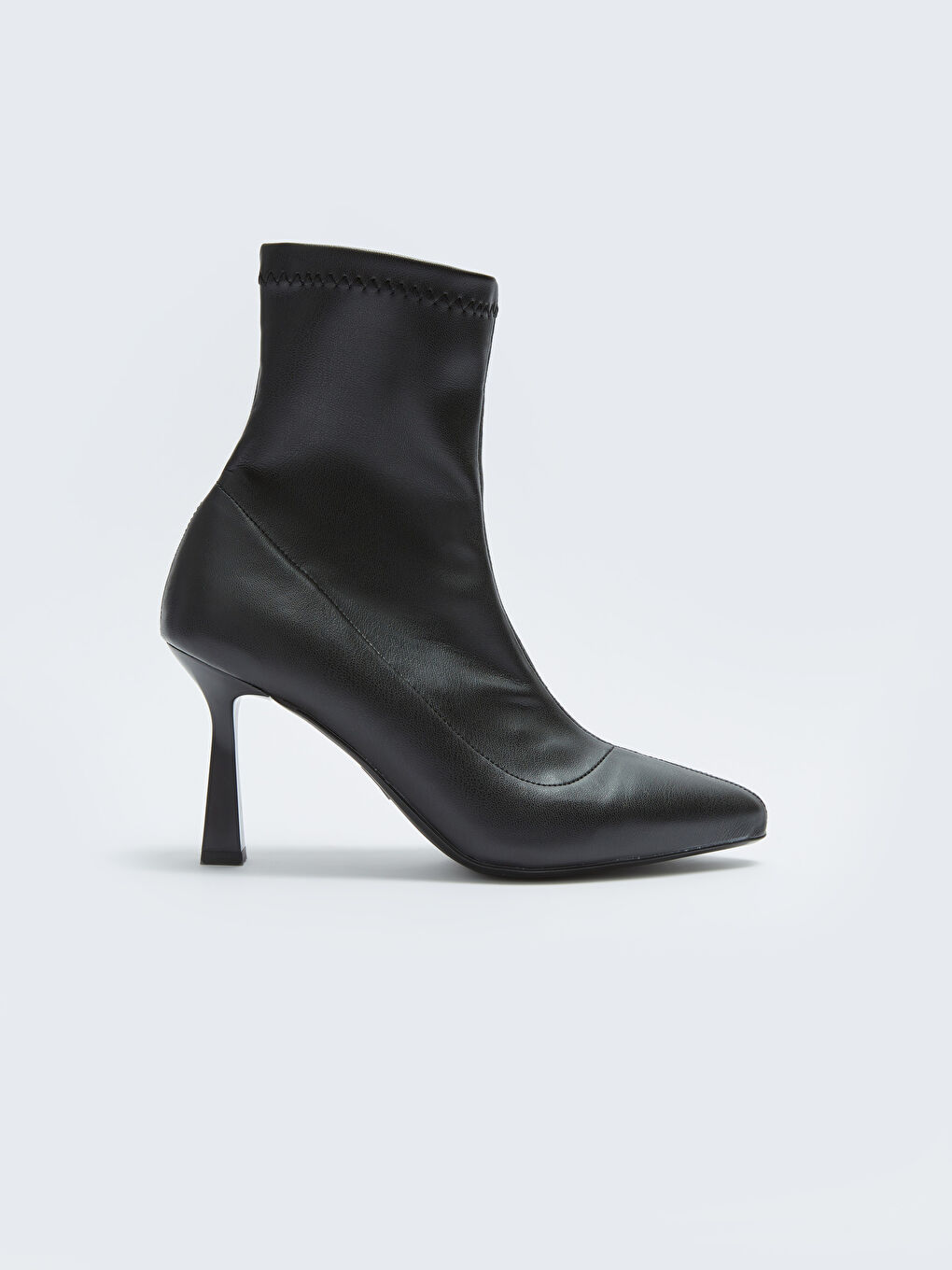 Siyah Deri Görünümlü Sivri Burun Kadın Topuklu Bot-1