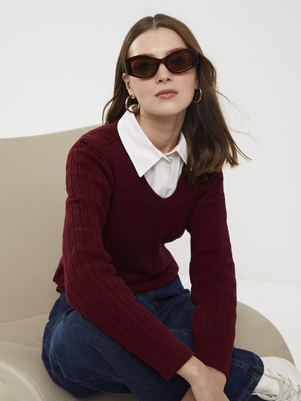 سترة تريكو بياقة على شكل حرف V وكم طويل منقوش للسيدات