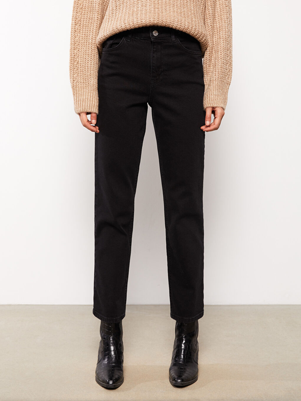 High Waisted Straight Fit Women's Jeans-3