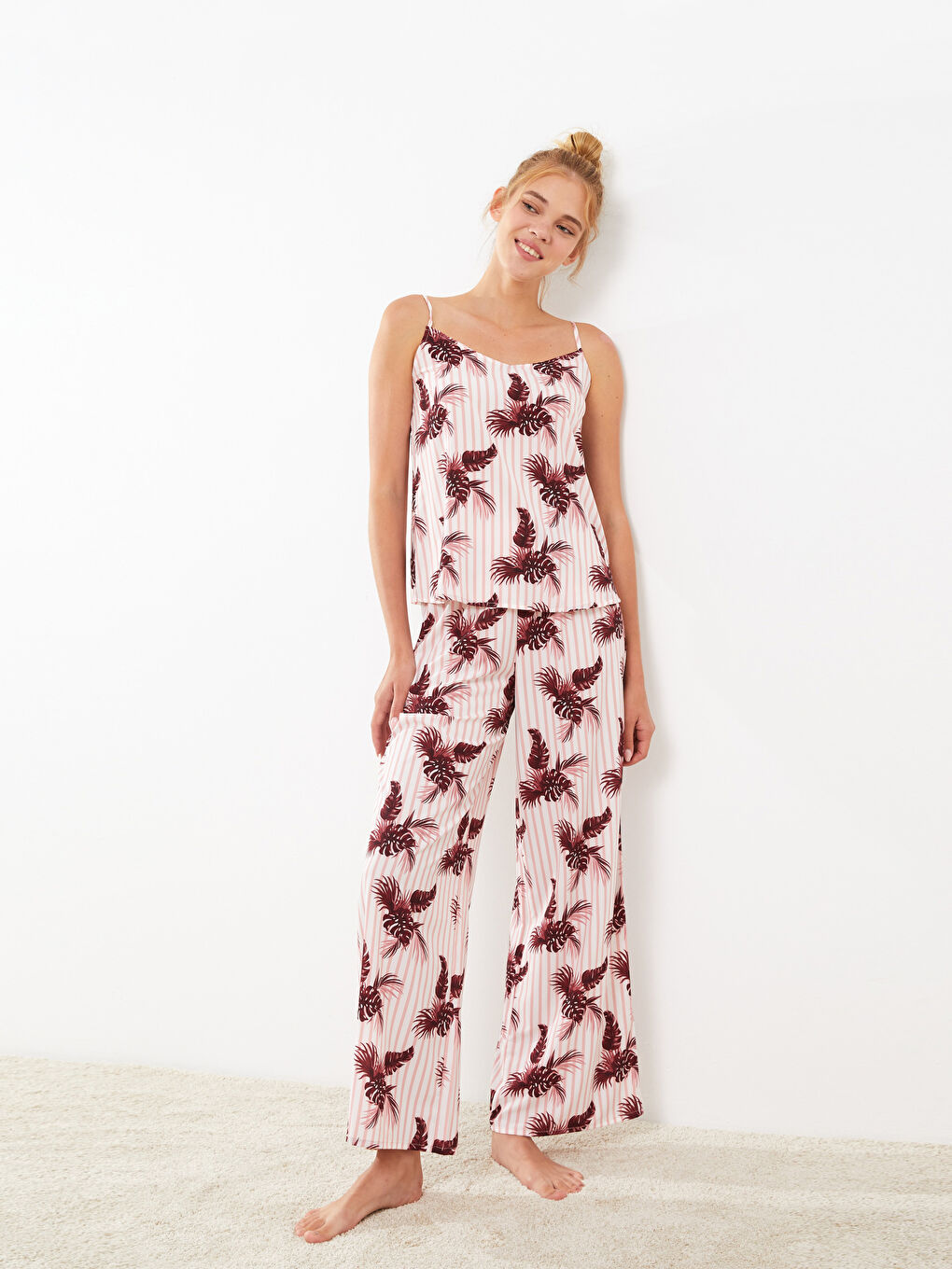 Bordo V Yaka Desenli Askılı Kadın Pijama Takımı