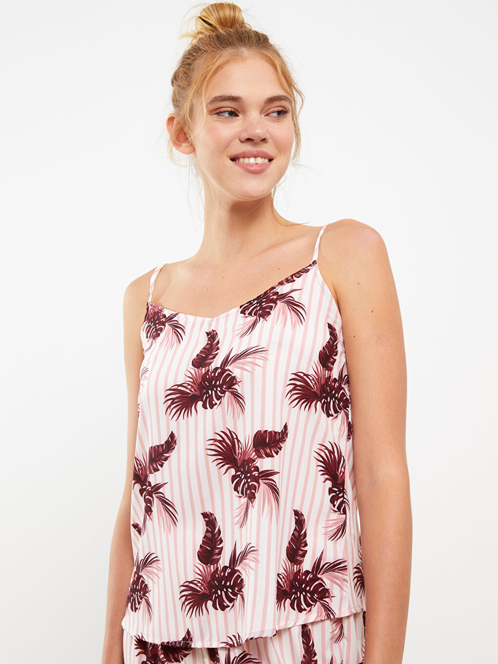 Bordo V Yaka Desenli Askılı Kadın Pijama Takımı-1