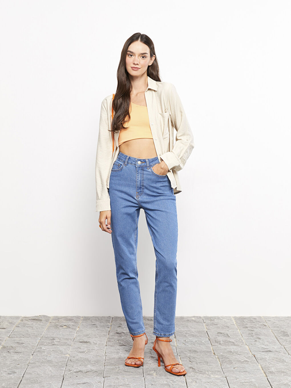 Әйелдерге арналған жоғары бел тар пішім қалыпты қалта детальды родео деним джинс шалбар-1