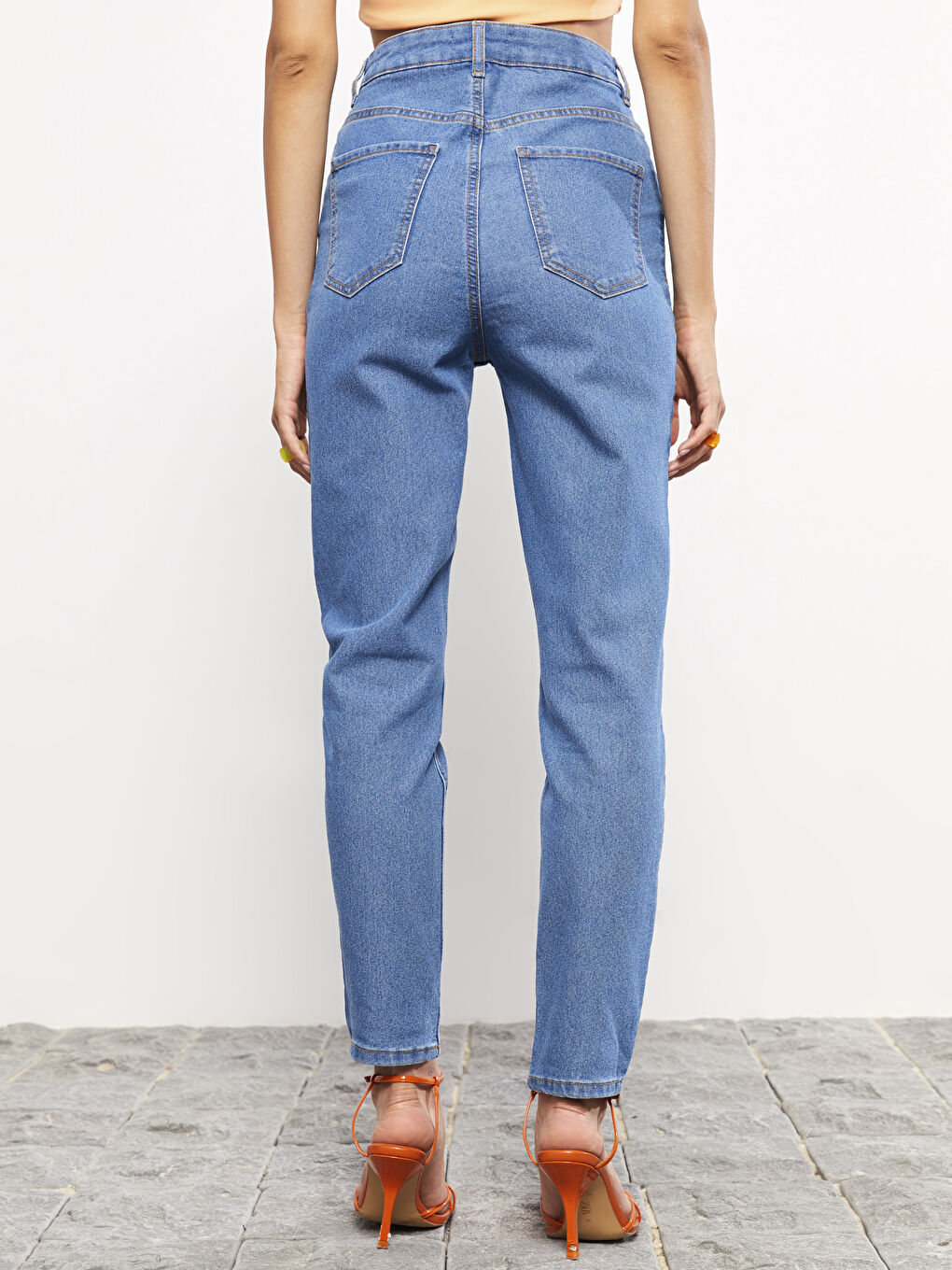 Әйелдерге арналған жоғары бел тар пішім қалыпты қалта детальды родео деним джинс шалбар-4