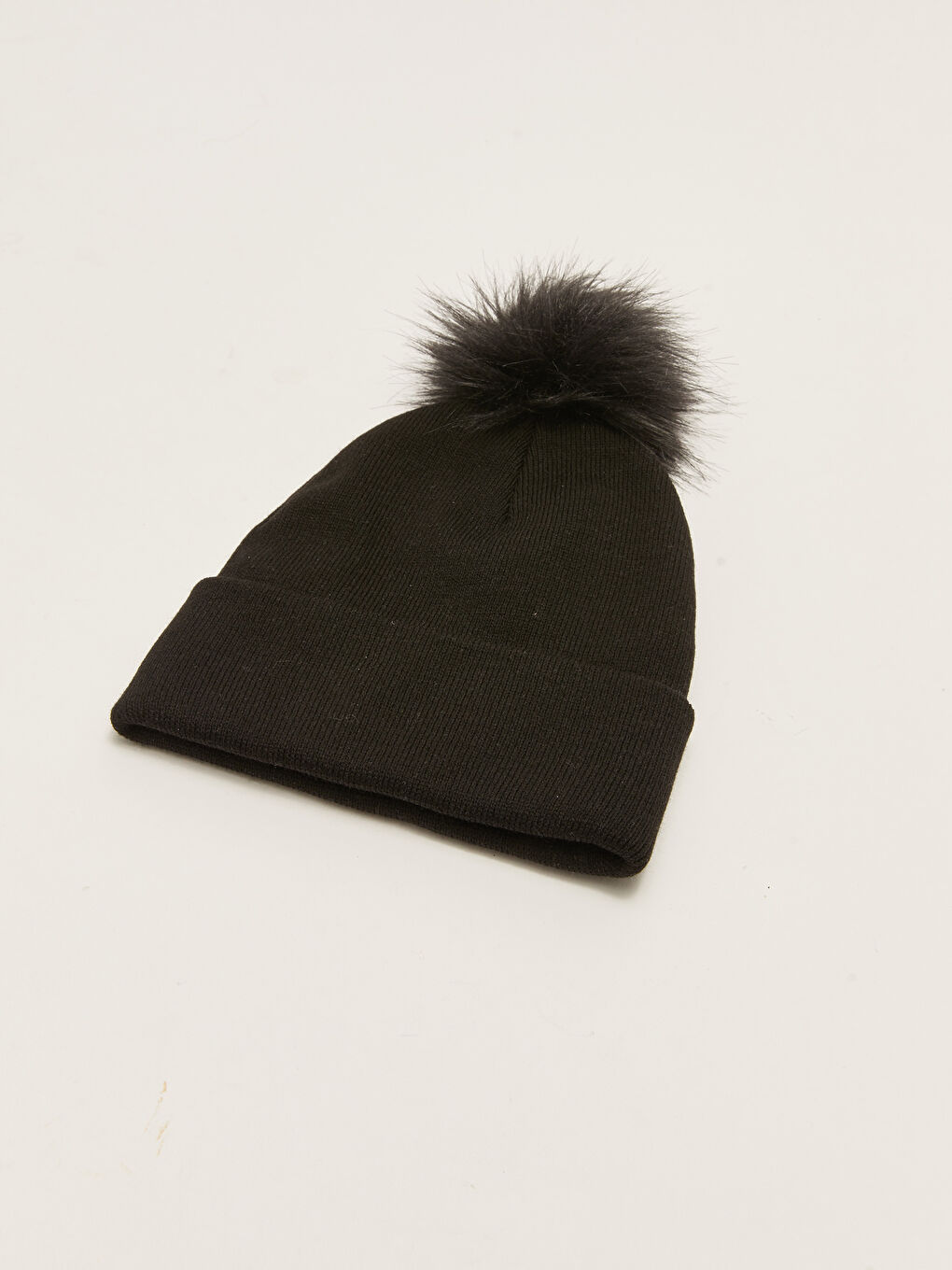 Siyah Pelüş Ponponlu Kadın Bere-3