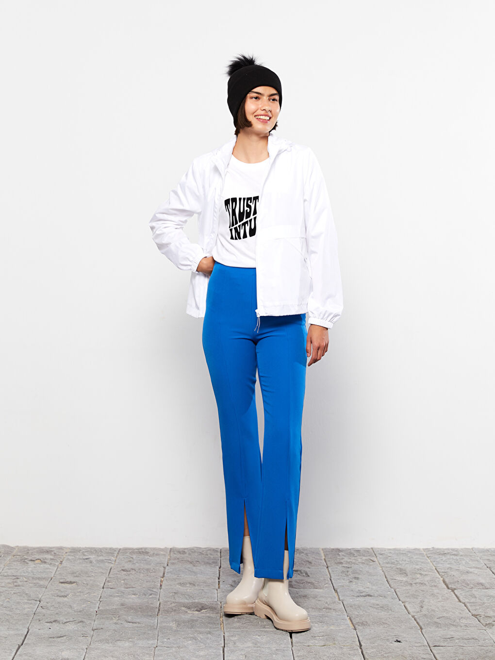 Siyah Pelüş Ponponlu Kadın Bere-1