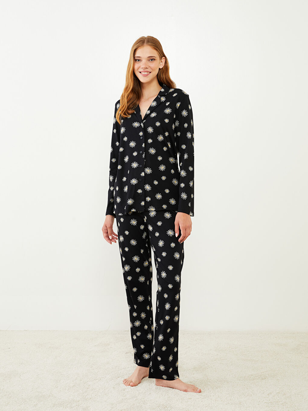 Siyah Gömlek Yaka Çiçekli Uzun Kollu Pamuklu Kadın Pijama Takımı-1