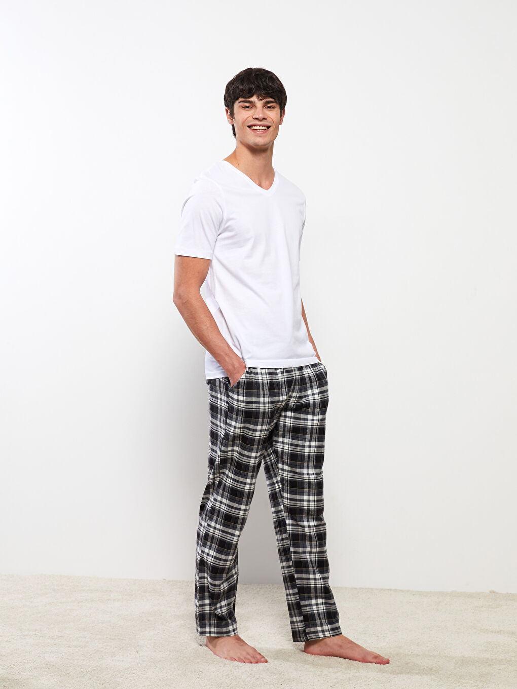 Мужские пижамные брюки в клетку стандартного кроя