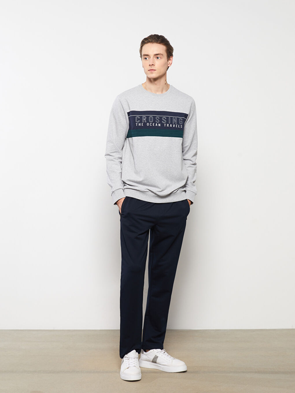 Crew Neck Long Sleeve Printed Men's Sweatshirt-2