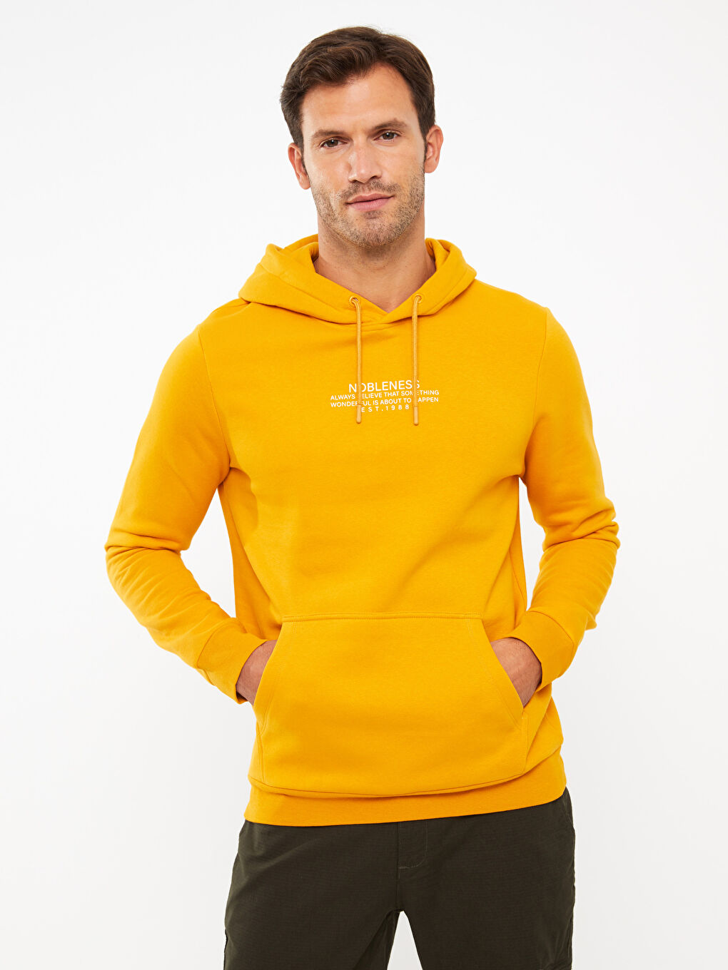 LCWAIKIKI Classic Koyu Sarı Uzun Kollu Baskılı Erkek Hoodie