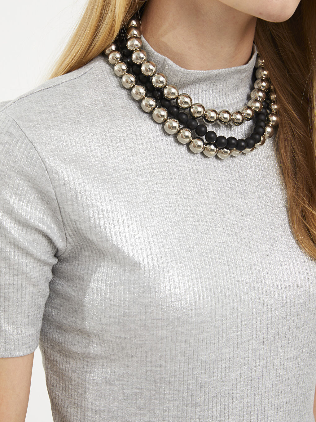 Gri Dik Yaka Düz Kısa Kollu Kadın Tişört-3