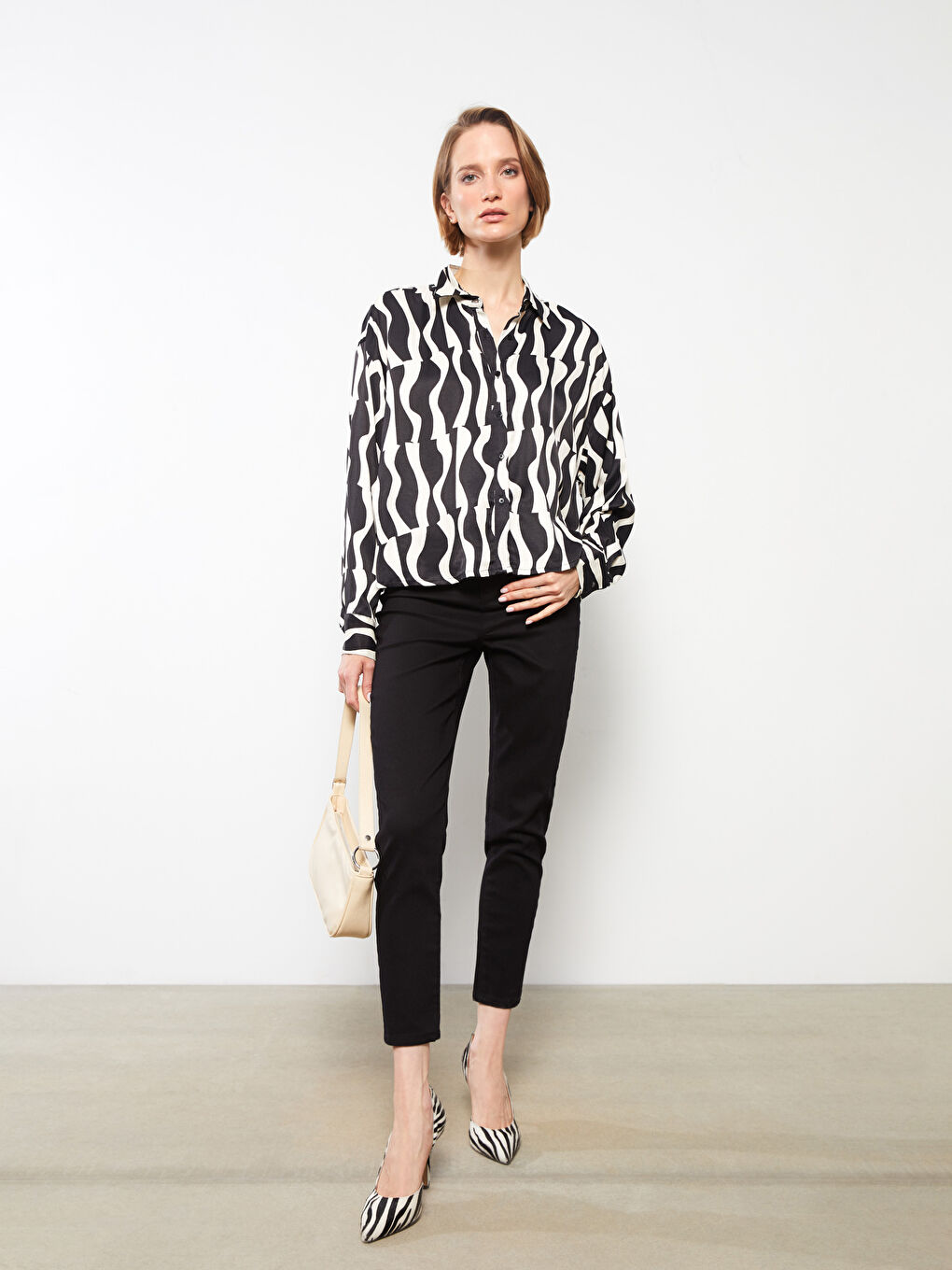 Pantalon Slim Fit Détail Poche Droite en Gabardine pour Femmes