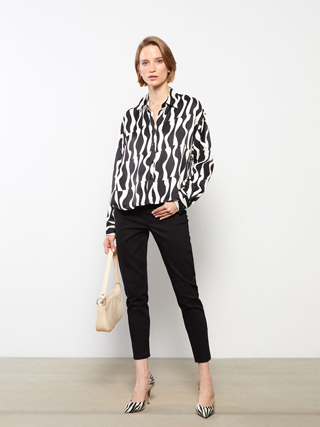 Pantalon Slim Fit Détail Poche Droite en Gabardine pour Femmes-1