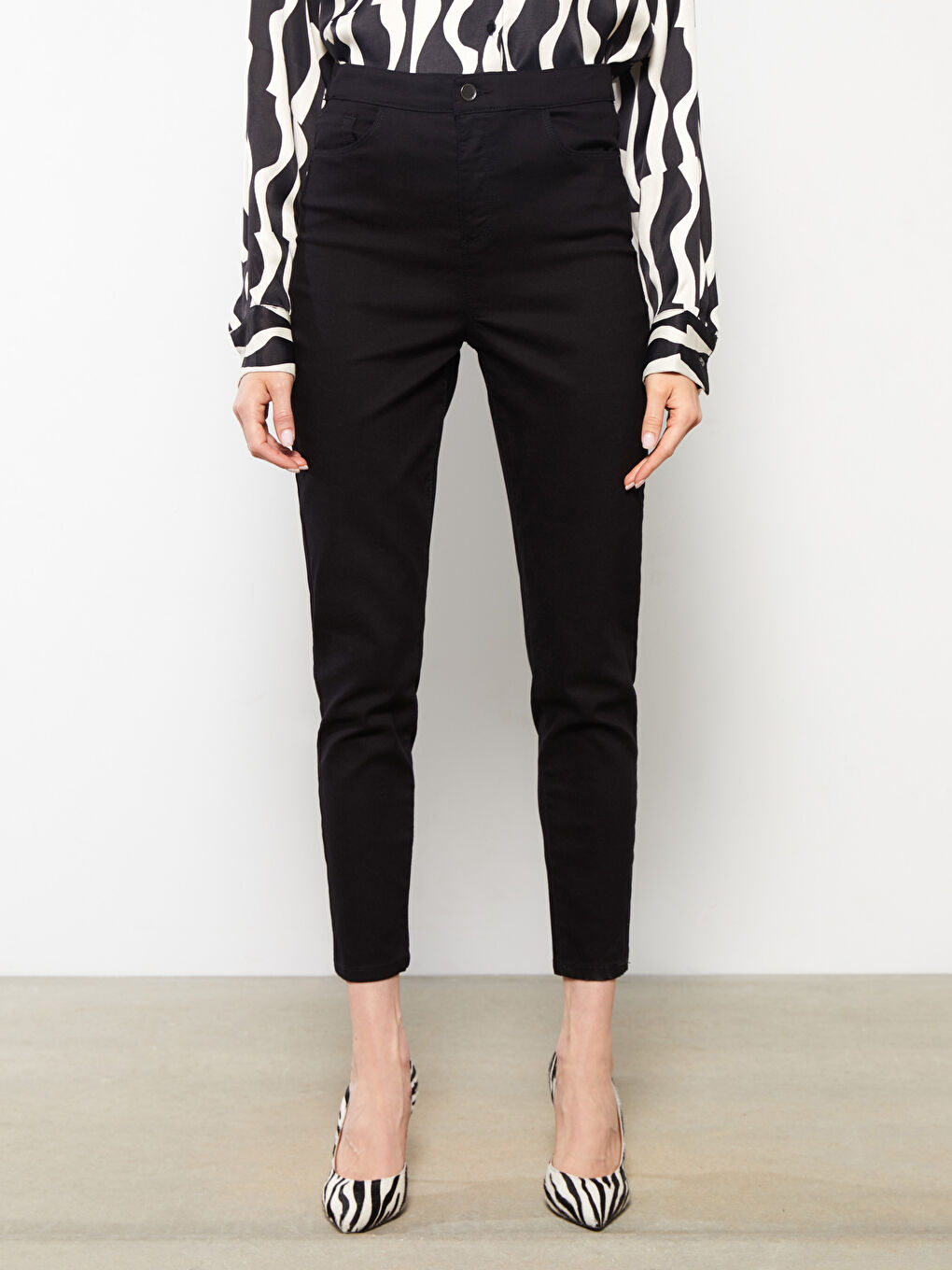 Pantalon Slim Fit Détail Poche Droite en Gabardine pour Femmes-3