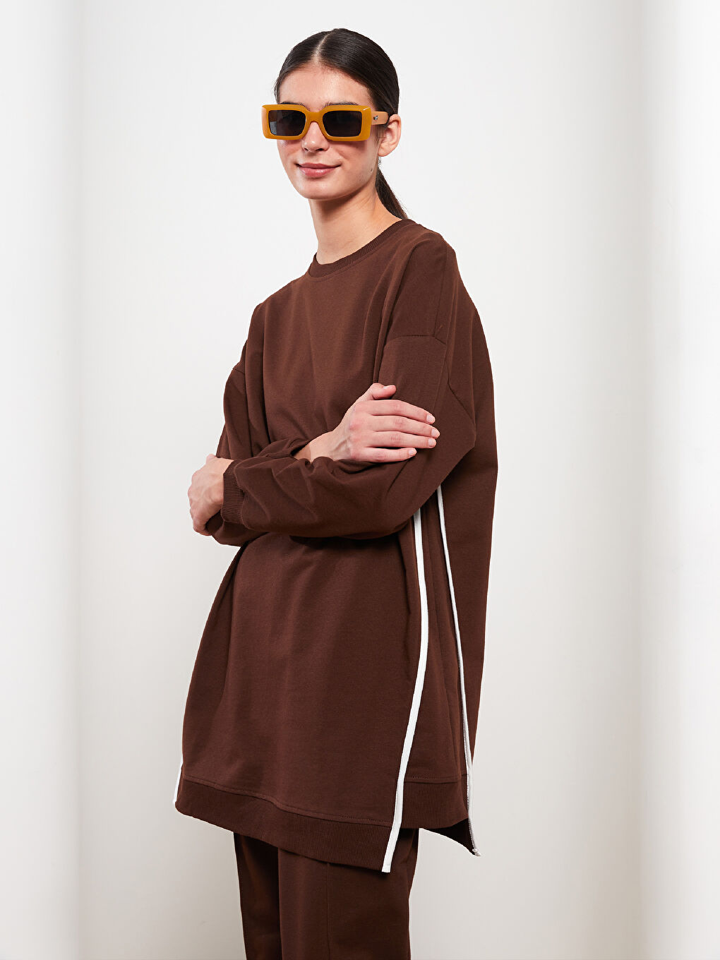 LCW Modest Kahverengi Bisiklet Yaka Düz Oversize Kadın Sweatshirt Tunik - 1