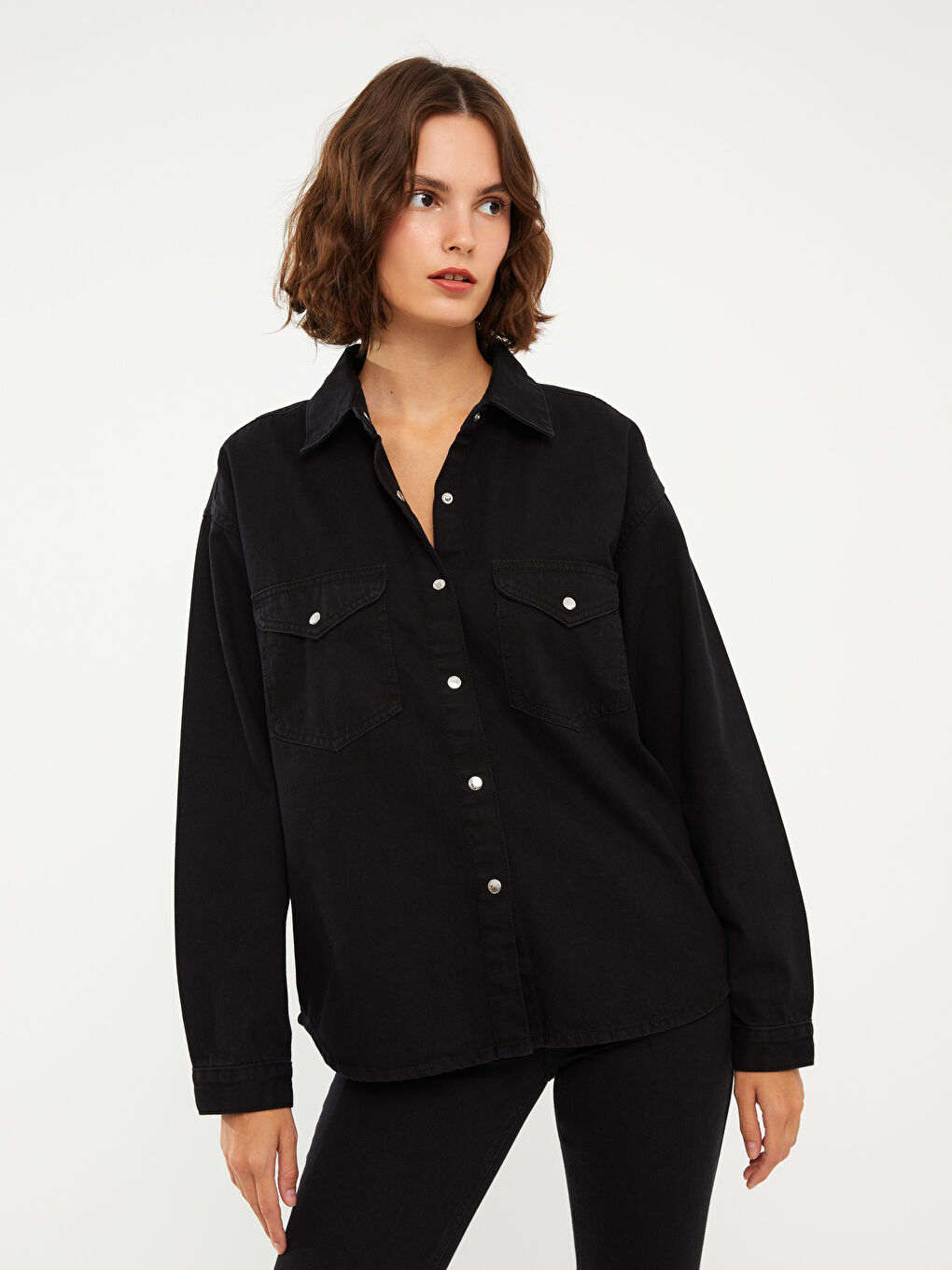Siyah Önden Düğme Kapamalı Düz Uzun Kollu Kadın Jean Gömlek-1