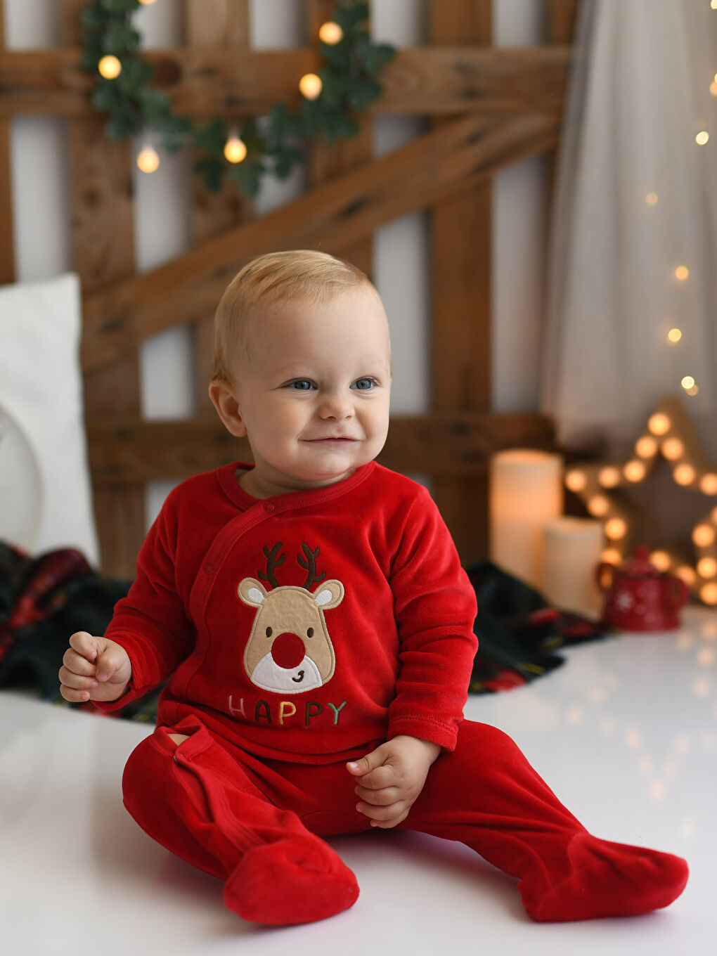 LCW baby Canlı Kırmızı Bisiklet Yaka Uzun Kollu Nakış Detaylı Kadife Erkek Bebek Tulum