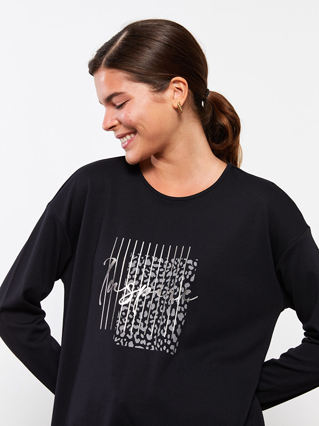 Siyah Bisiklet Yaka Baskılı Uzun Kollu Kadın Tişört