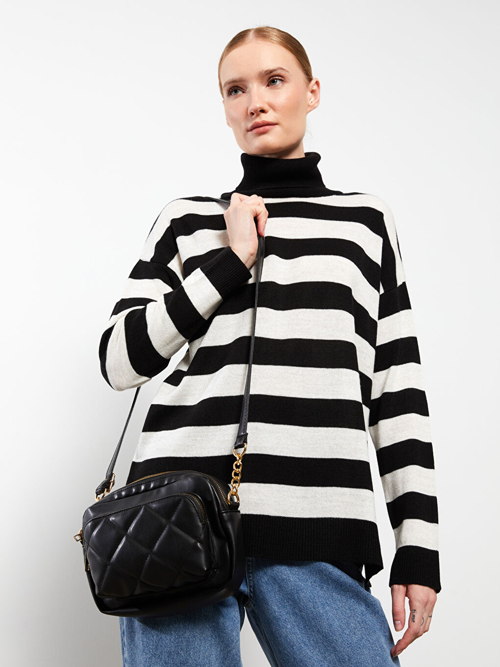 شنطة كروس بودي للسيدات بتفاصيل مبطنة بمظهر الجلد-1