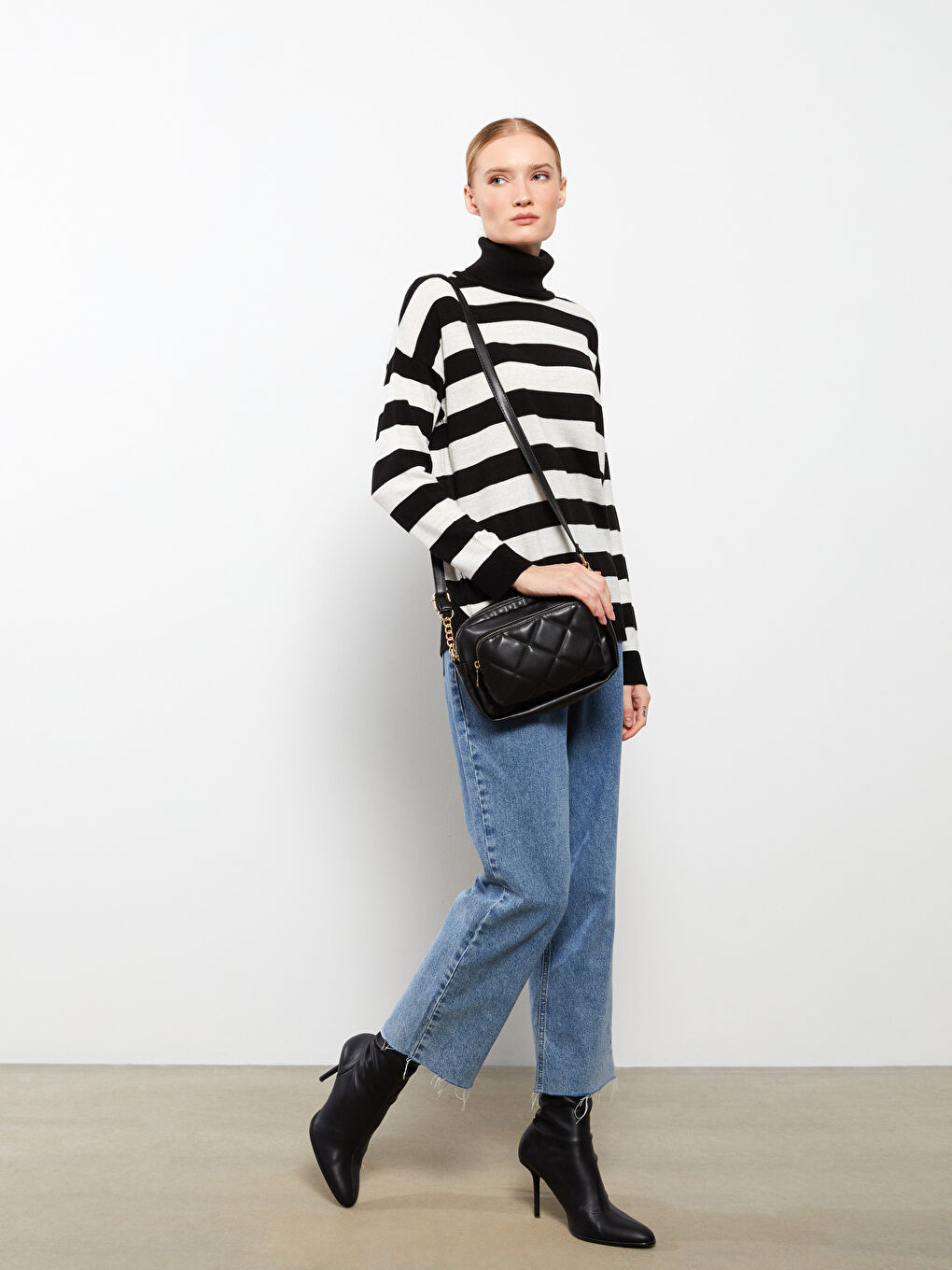 شنطة كروس بودي للسيدات بتفاصيل مبطنة بمظهر الجلد-2