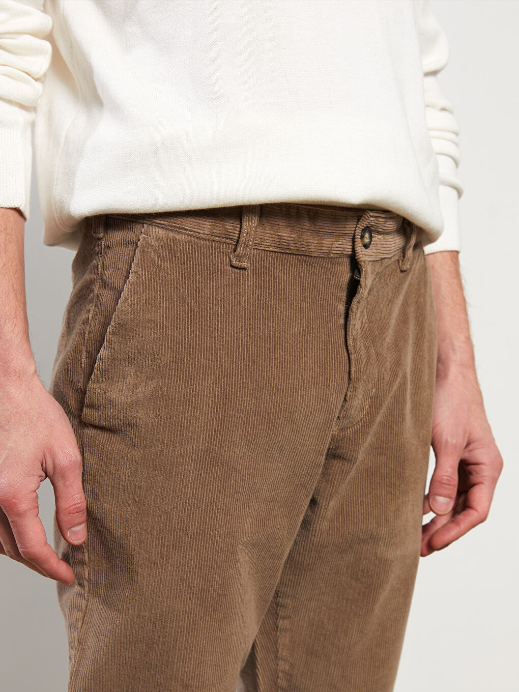 LCWAIKIKI Classic Chino-Hose für Herren aus Samt in normaler Passform -W2CH01Z8-H7H