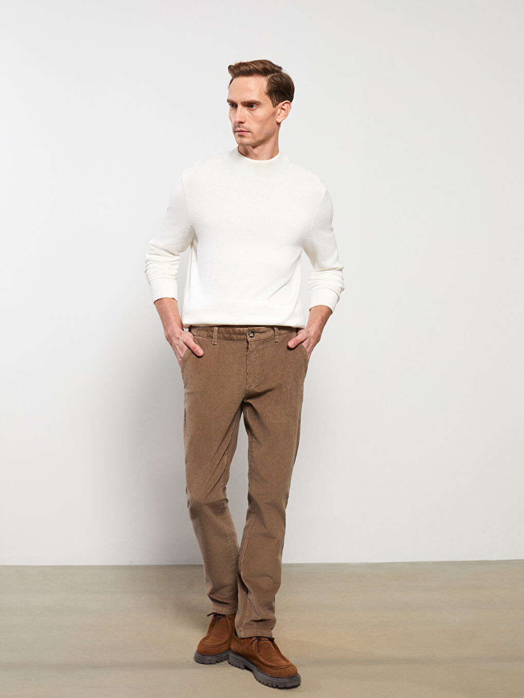 LCWAIKIKI Classic Chino-Hose für Herren aus Samt in normaler Passform -W2CH01Z8-H7H