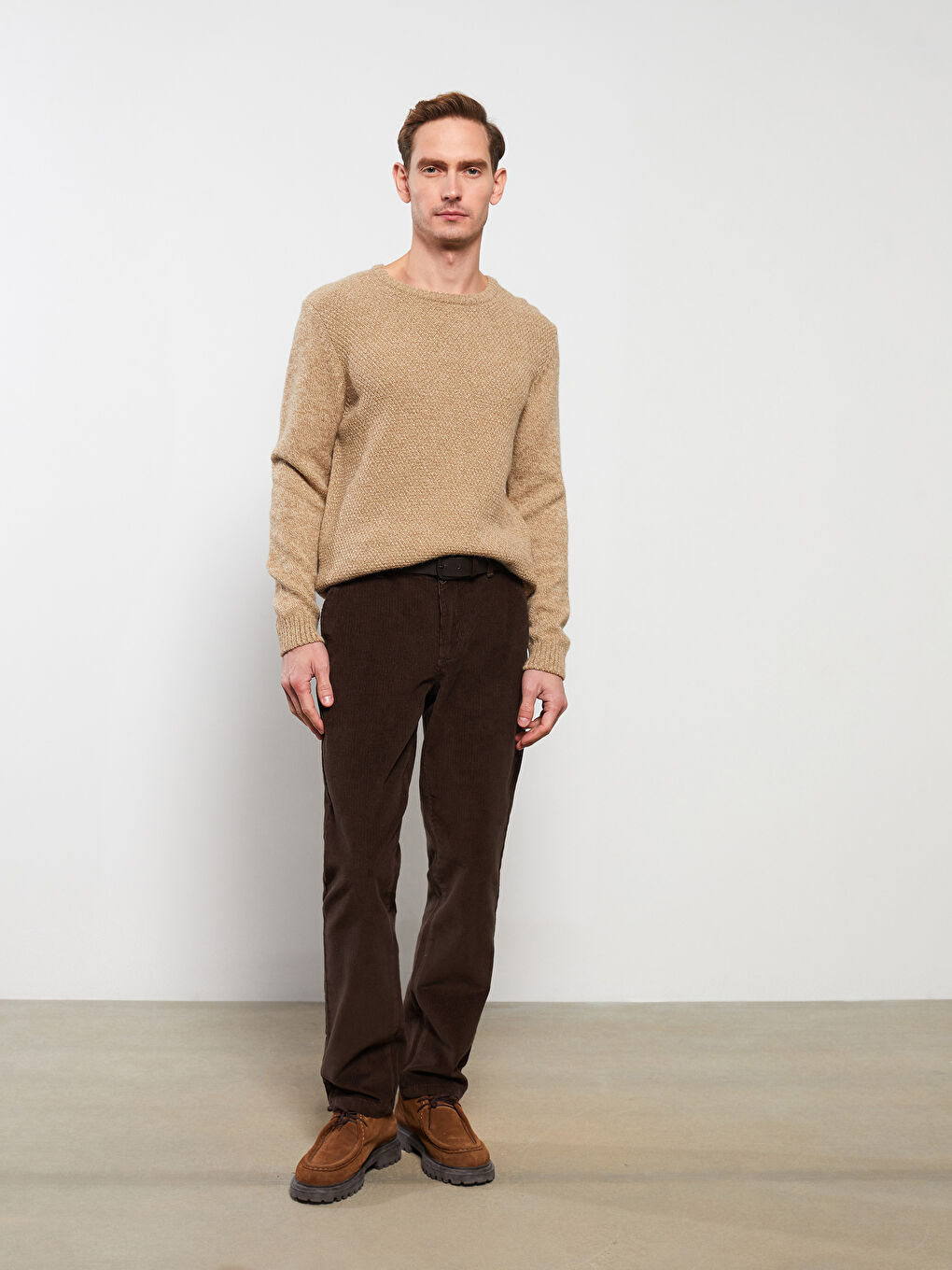Standardni kroj somotne chino pantalone za muškarce